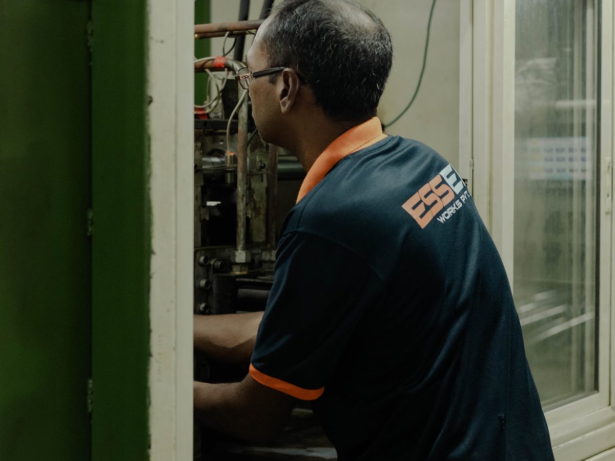 Hydrostatic testing an assembly before despatch